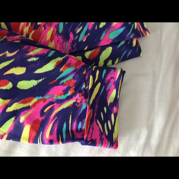 5 Pair of Neon Patterned High Quality Leggings. Made in Brazil. - Picture 6 of 8